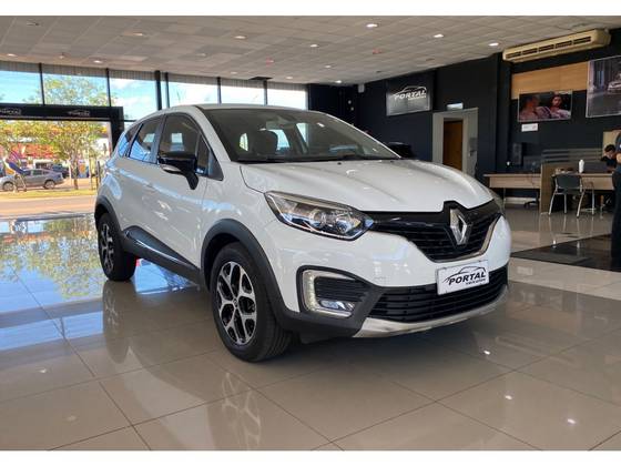 RENAULT CAPTUR 1.6 16V SCE FLEX INTENSE X-TRONIC RENAULT CAPTUR 1.6 16V SCE FLEX INTENSE X-TRONIC